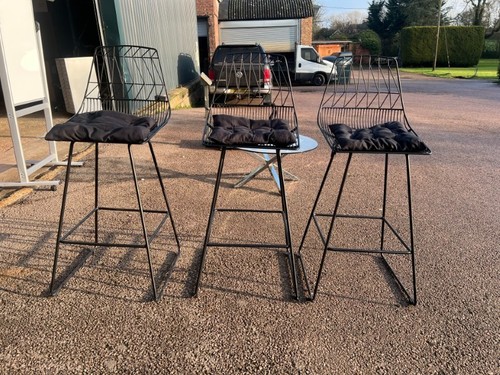 Black wire bar stools with - bar,